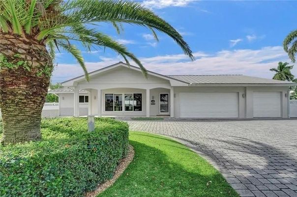 Attached, Exterior, Facade, Ranch