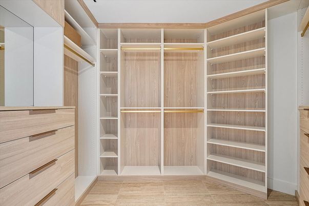 Interior, Walk-in Closets, Wood Texture Flooring