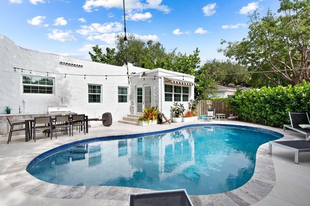 Exterior, Pool