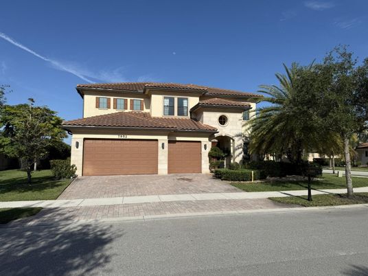 Attached, Exterior, Facade, Mediterranean