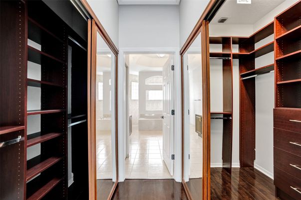 Interior, Walk-in Closets, Wood Texture Flooring