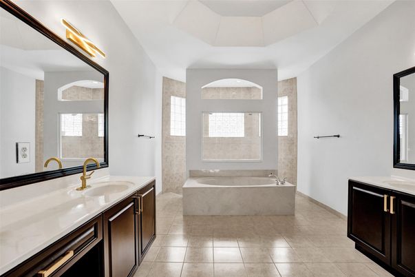 Bathroom, Dual Sink Vanities, Interior