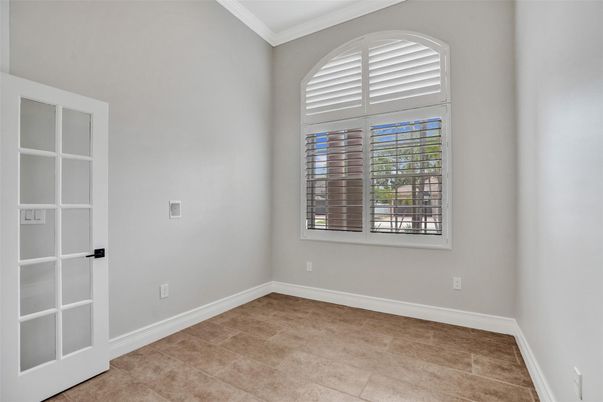 Empty room, Interior