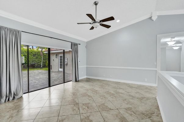 Empty room, Interior, Recessed Lighting