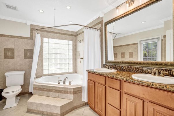 Bathroom, Dual Sink Vanities, Interior, Recessed Lighting