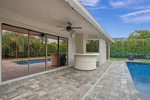 Exterior, Pool