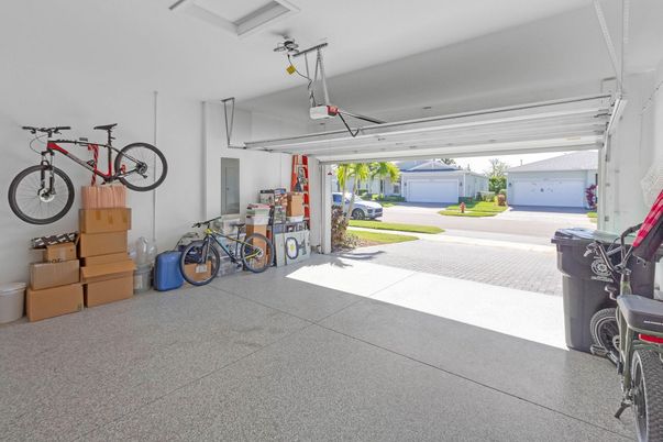 Garage, Interior