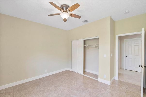Empty room, Interior, Walk-in Closets