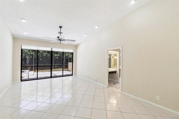 Bathroom, Empty room, Interior, Recessed Lighting