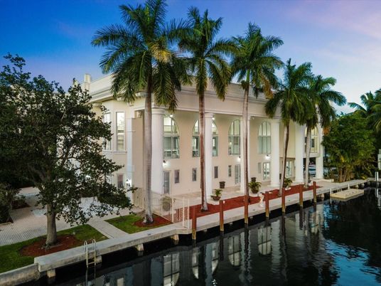Exterior, Lake