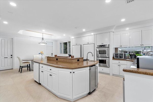 Dining room, Interior, Kitchen, Pendant Lights, Recessed Lighting, Stainless Steel Appliances