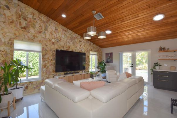 Interior, Living room, Pendant Lights, Recessed Lighting, Wooden Ceilings