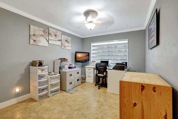 Home Office, Interior