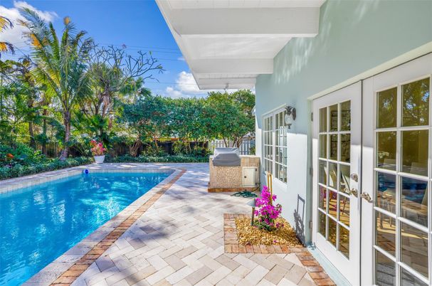 Exterior, Pool