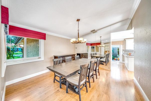 Chandelier, Dining room, Interior, Pendant Lights, Recessed Lighting, Wood Texture Flooring