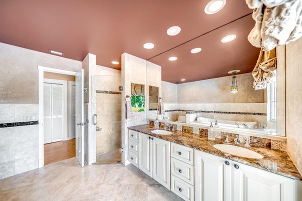 Bathroom, Dual Sink Vanities, Interior, Recessed Lighting