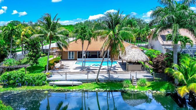 Exterior, Pool, Water