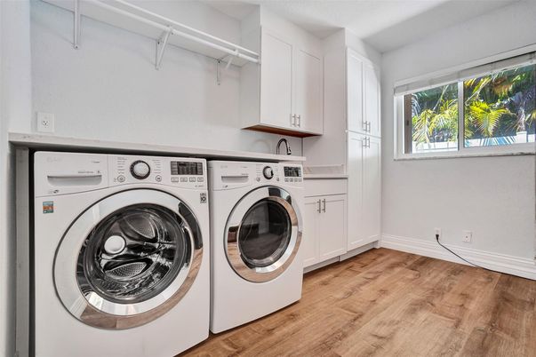 Interior, Washer, Wood Texture Flooring