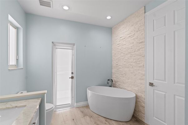 Bathroom, Free Standing Baths, Interior, Recessed Lighting, Wood Texture Flooring