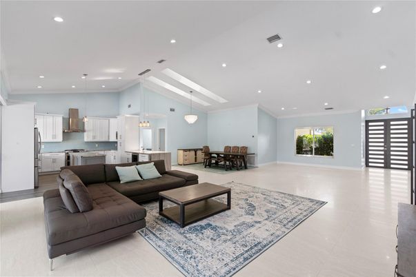 Dining room, Interior, Kitchen, Living room, Pendant Lights, Recessed Lighting, Stainless Steel Appliances