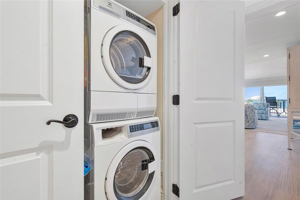 Interior, Recessed Lighting, Utility Closets, Washer, Wood Texture Flooring