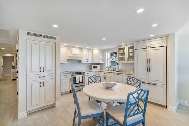 Dining room, Interior, Kitchen, Recessed Lighting
