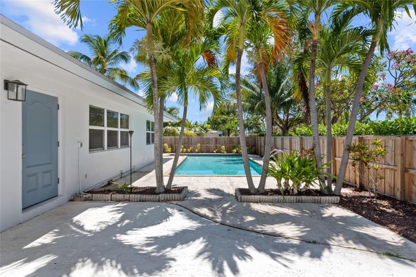 Exterior, Pool