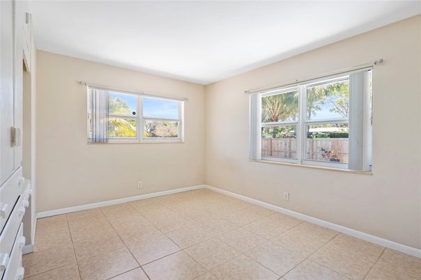 Empty room, Interior