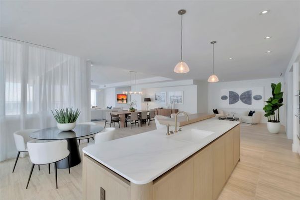 Dining room, Interior, Kitchen, Pendant Lights, Recessed Lighting, Wood Texture Flooring