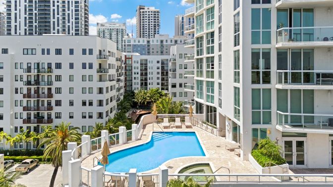 Exterior, Pool, Other, Skyline