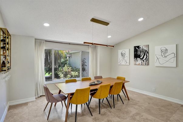 Dining room, Interior, Pendant Lights, Recessed Lighting