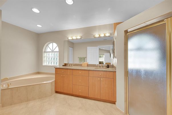 Bathroom, Dual Sink Vanities, Interior, Recessed Lighting