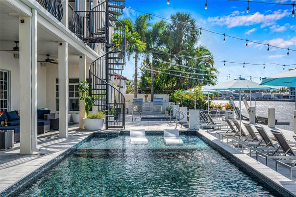 Exterior, Pool