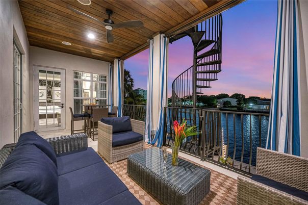 Exterior, Recessed Lighting, Water