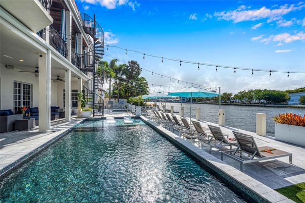 Exterior, Pool