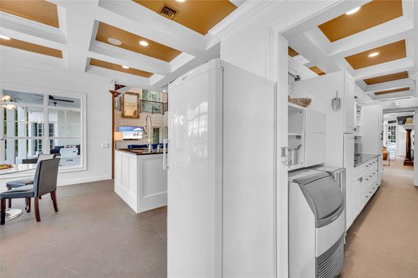 Dining room, Interior, Kitchen, Recessed Lighting, Washer
