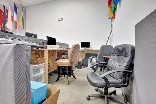Home Office, Interior