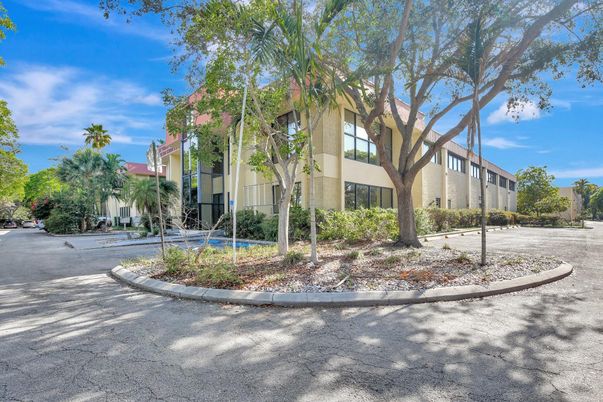 Backyard, Exterior, Facade, Condo Building