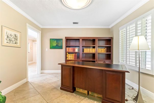 Home Office, Interior