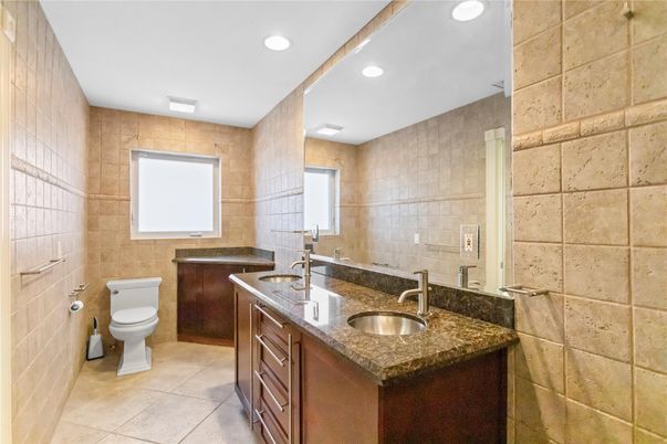 Bathroom, Dual Sink Vanities, Interior, Recessed Lighting