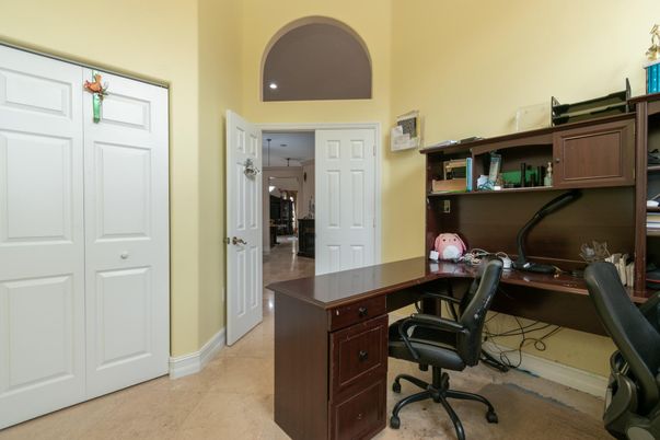 Home Office, Interior