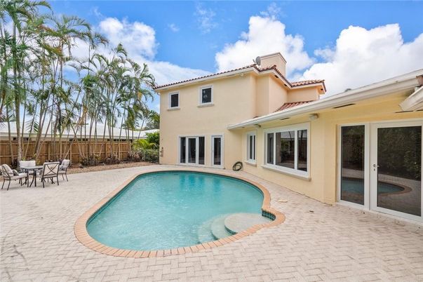 Exterior, Pool