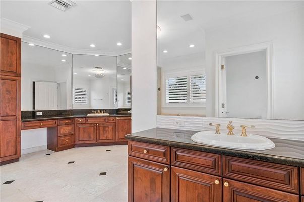 Bathroom, Dual Sink Vanities, Interior, Recessed Lighting