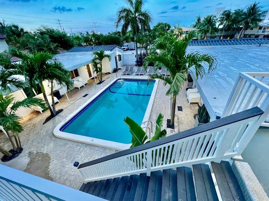 Exterior, Pool