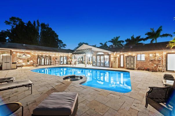 Exterior, Pool