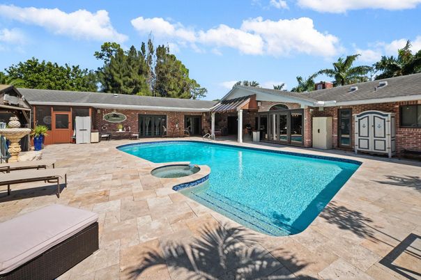 Exterior, Pool
