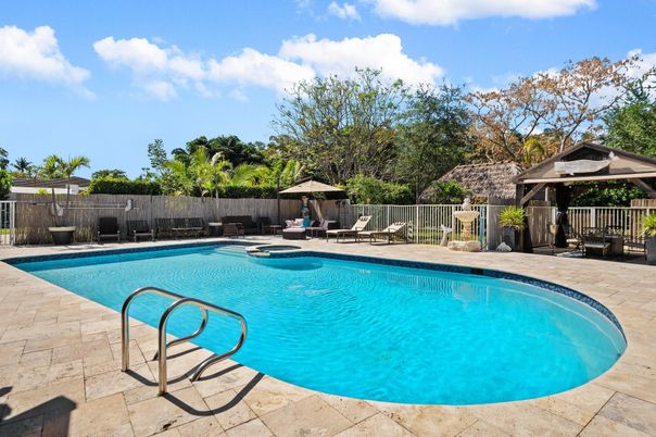 Exterior, Pool