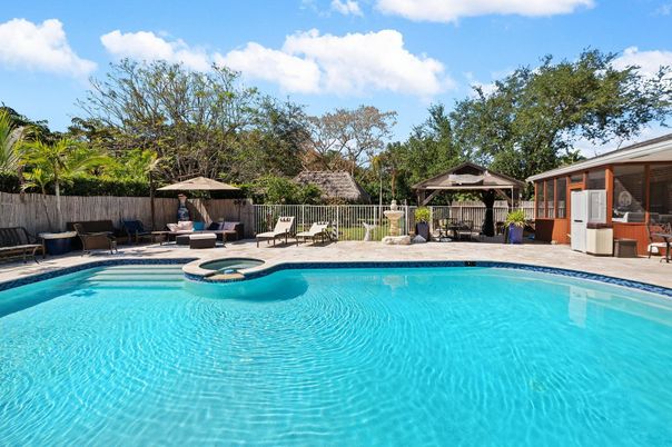 Exterior, Pool