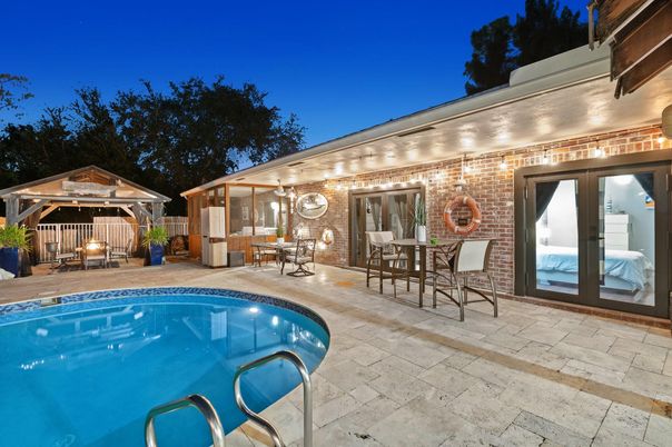 Exterior, Pool