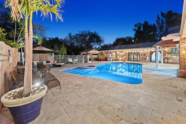 Exterior, Pool